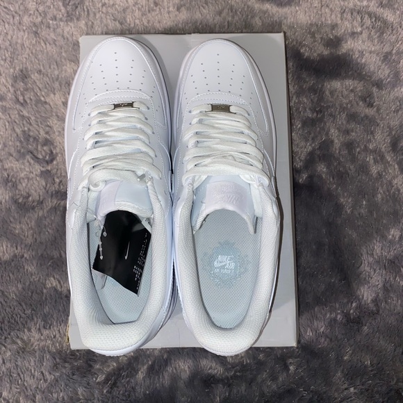 Af1 - Picture 2 of 3